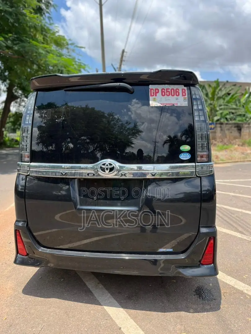 Toyota Voxy Hybrid X 2WD 7-Seater 2014 Black