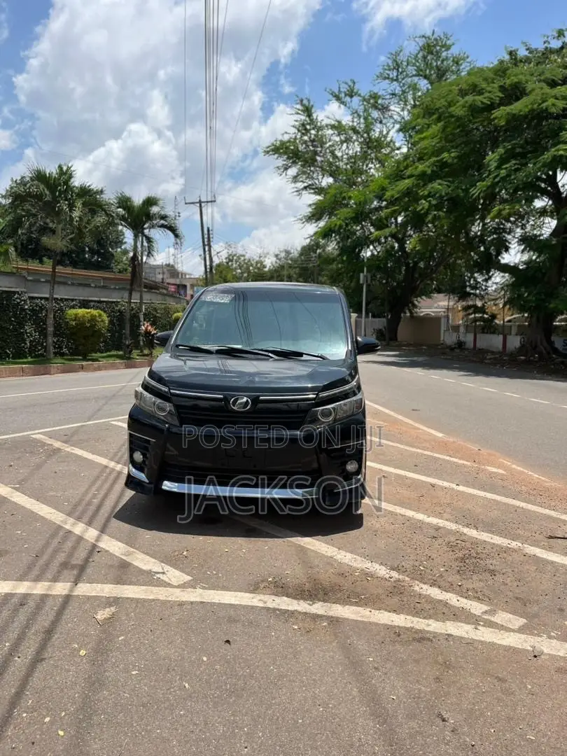 Toyota Voxy Hybrid X 2WD 7-Seater 2014 Black
