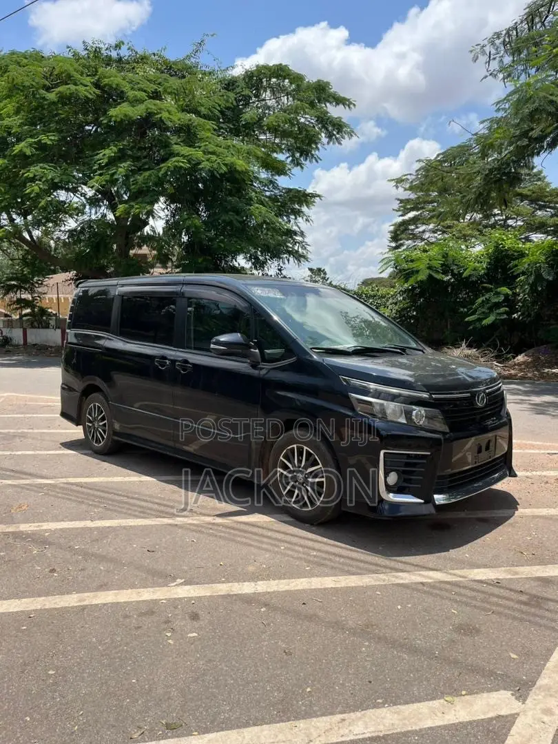 Toyota Voxy Hybrid X 2WD 7-Seater 2014 Black