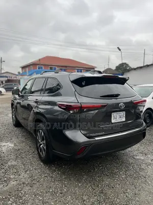 Toyota Highlander 2024 Gray