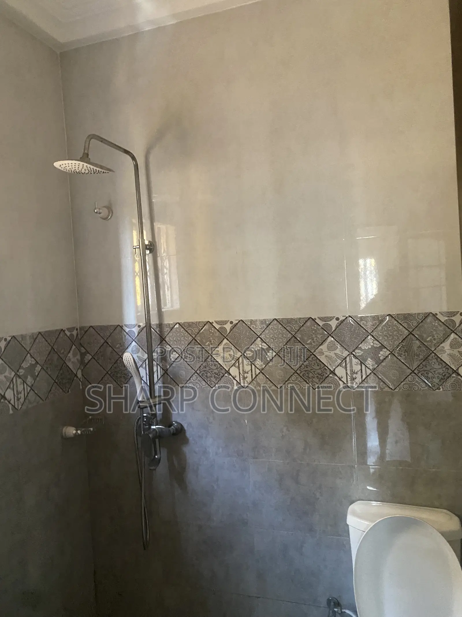 4bdrm Duplex in Sharp-Connect., West Hills Mall Area for rent