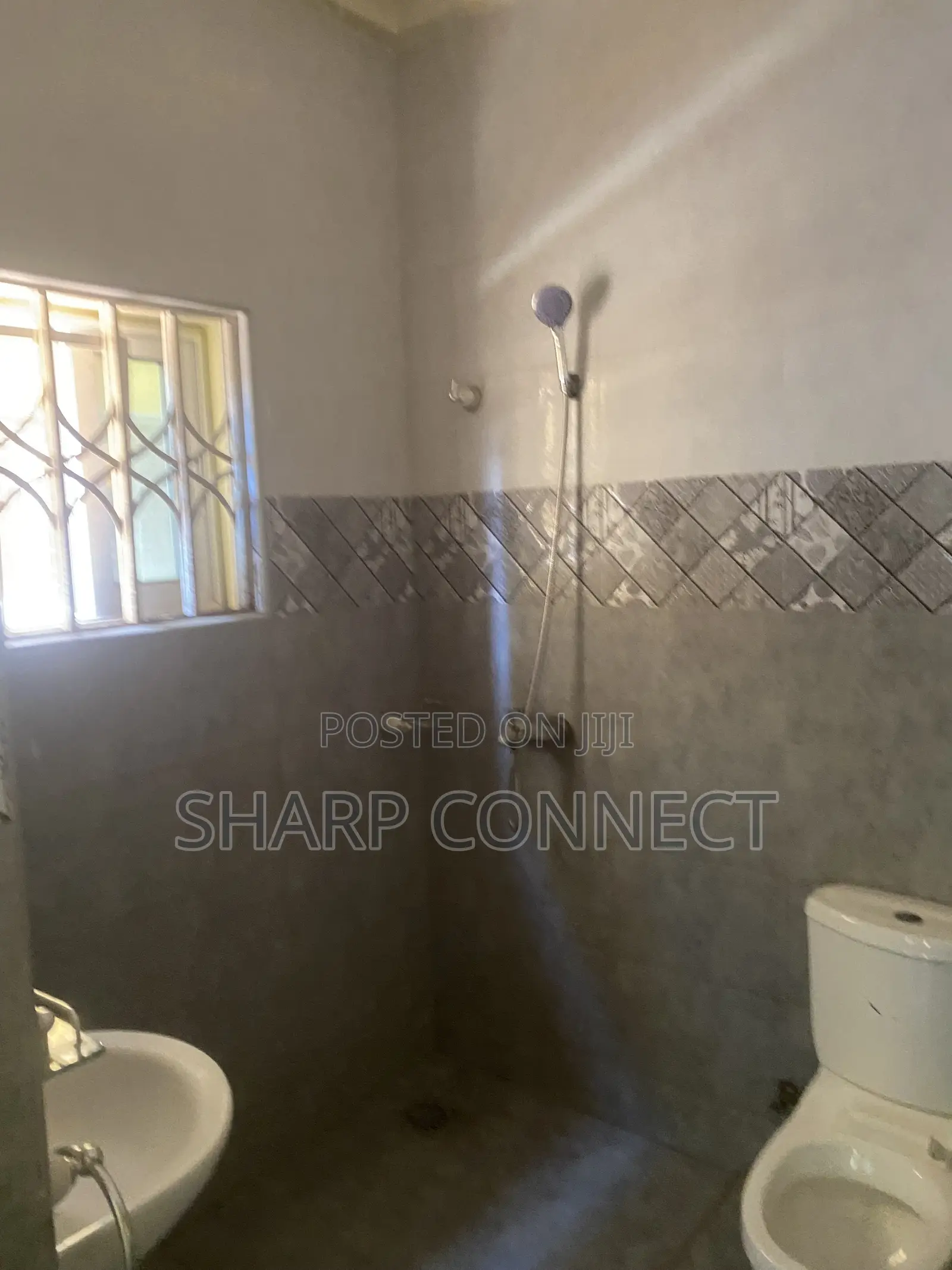 4bdrm Duplex in Sharp-Connect., West Hills Mall Area for rent
