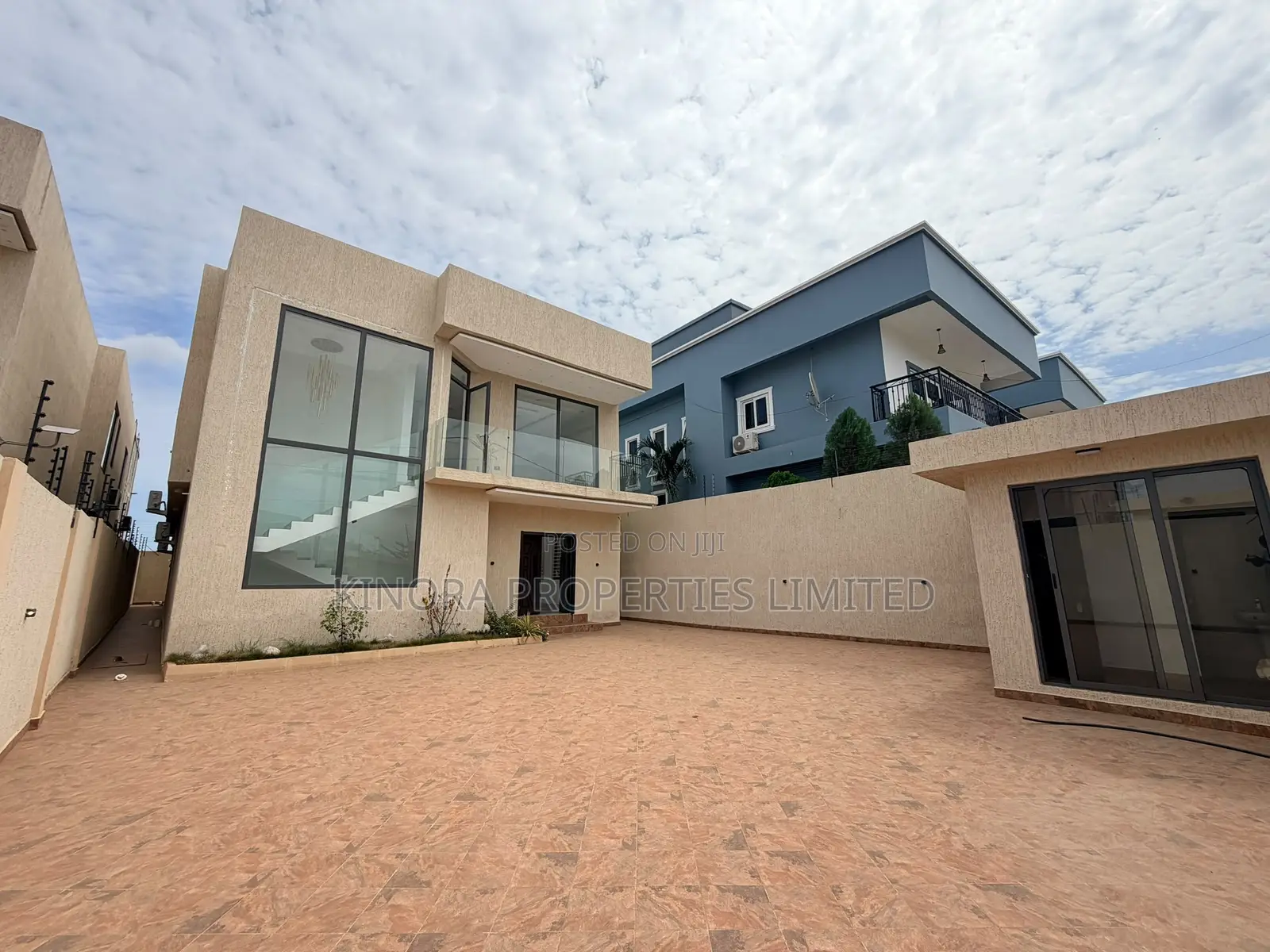 5bdrm Duplex in East Legon Ogbojo, Greater Accra for sale