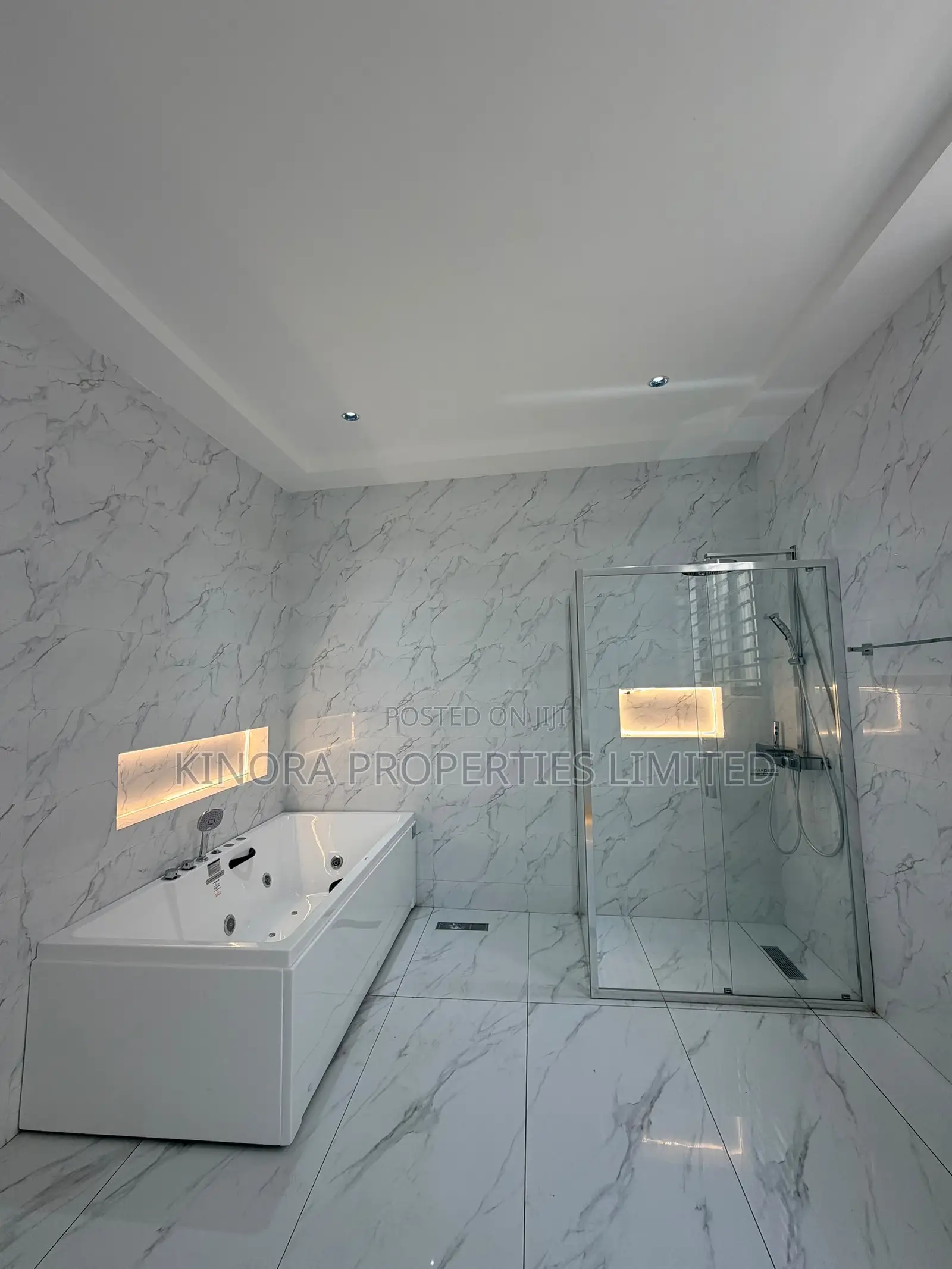 5bdrm Duplex in East Legon Ogbojo, Greater Accra for sale