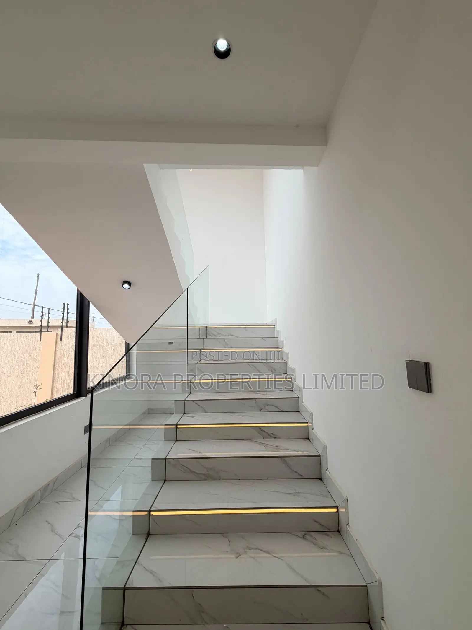 5bdrm Duplex in East Legon Ogbojo, Greater Accra for sale