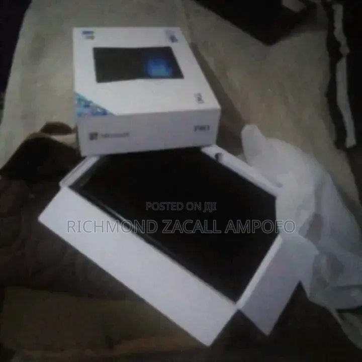 New Laptop 4GB Intel SSD 256GB