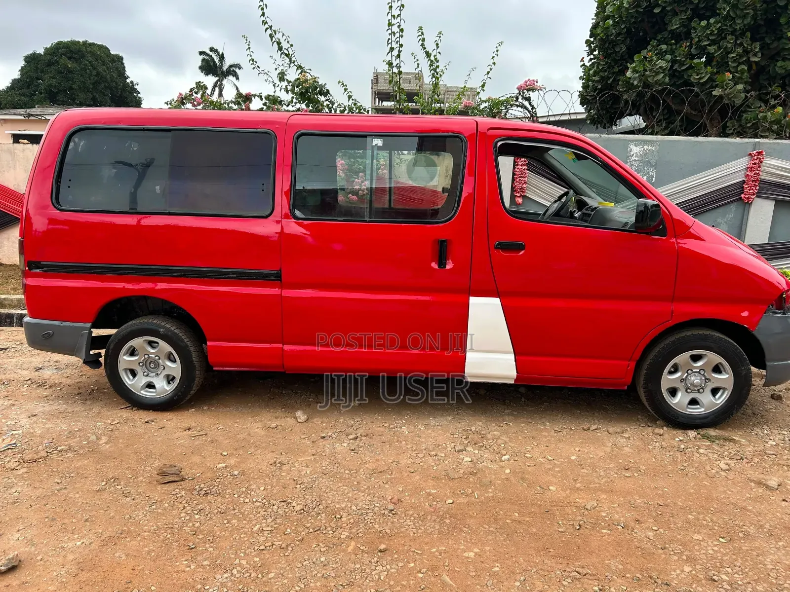 Toyota HiAce 2002 Red