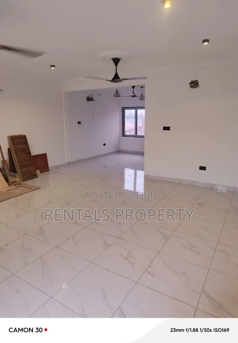 1bdrm Block of Flats in Agbogbo, Cemetery Area for rent