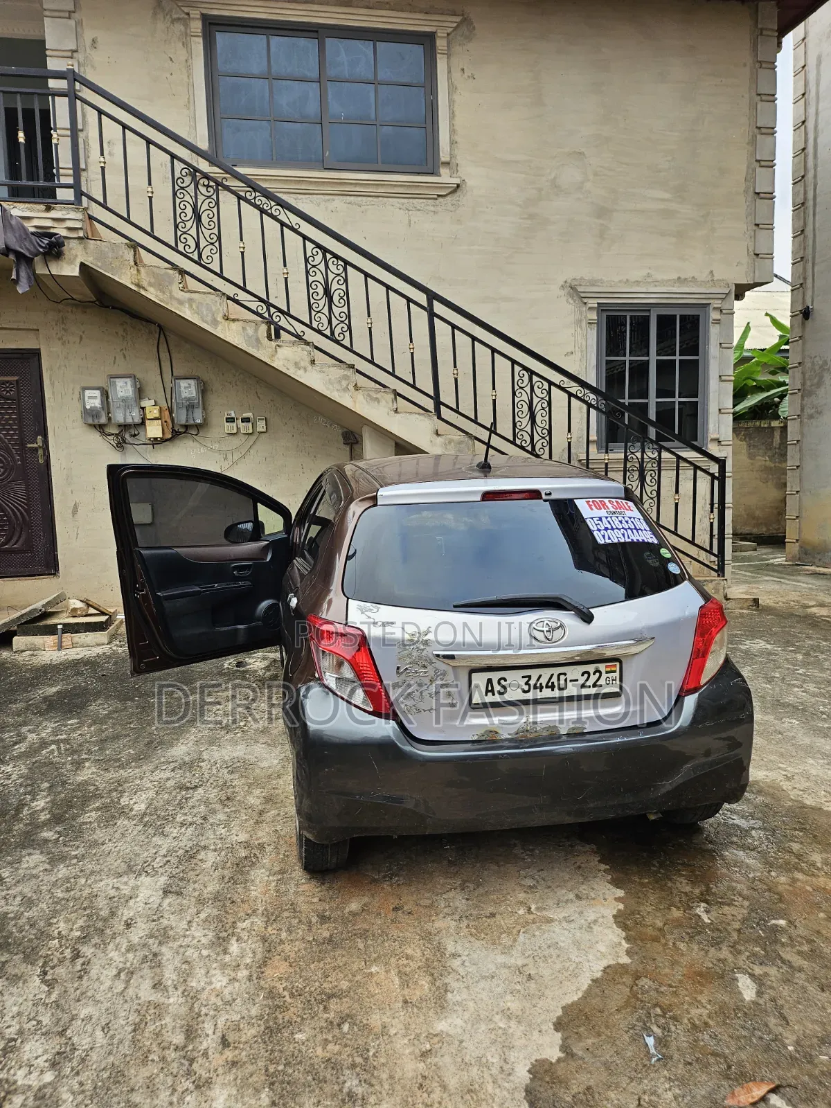 Toyota Vitz 2012 Brown
