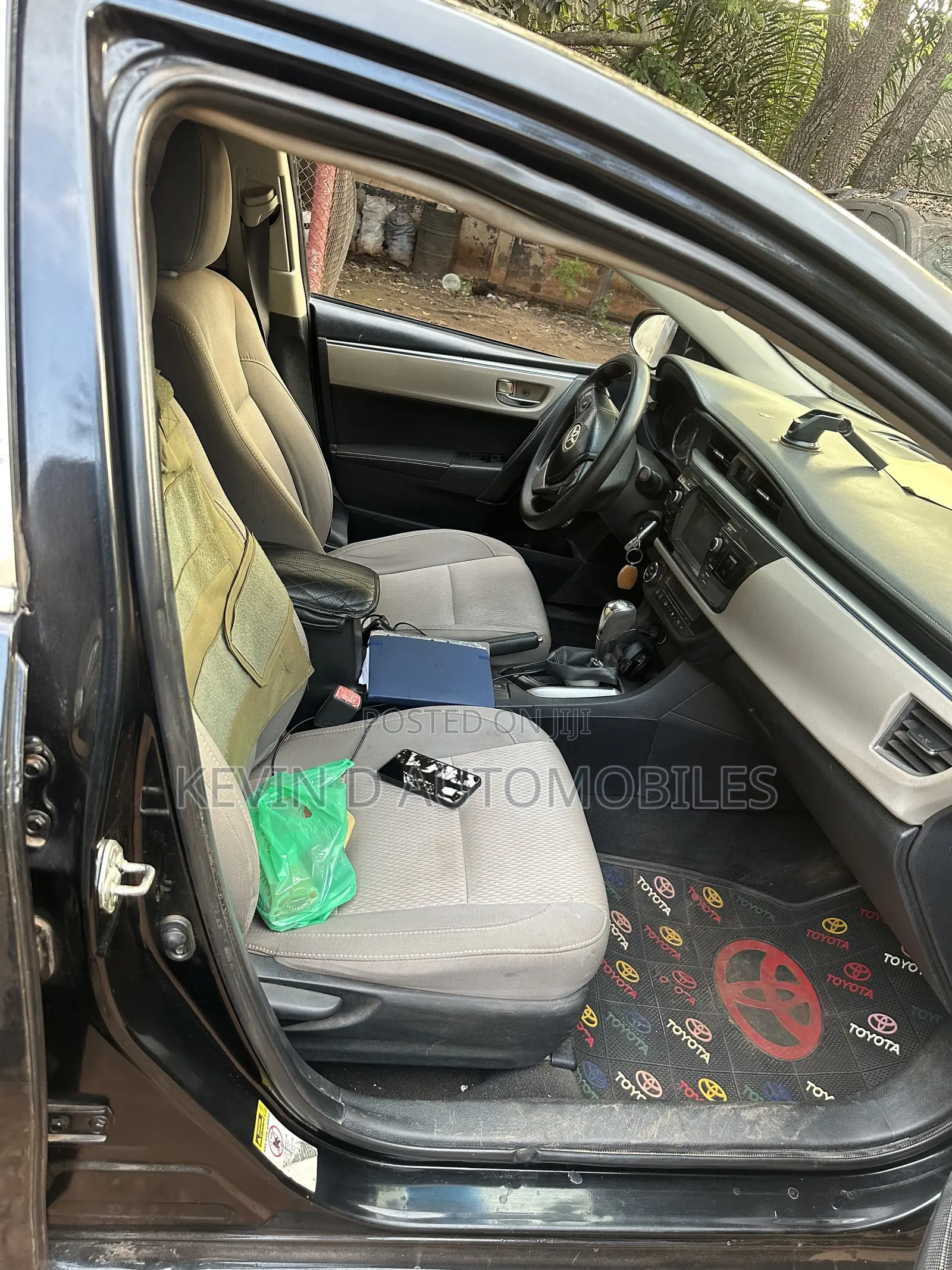 Toyota Corolla LE 4dr Sedan (1.8L 4cyl CVT) 2015 Black