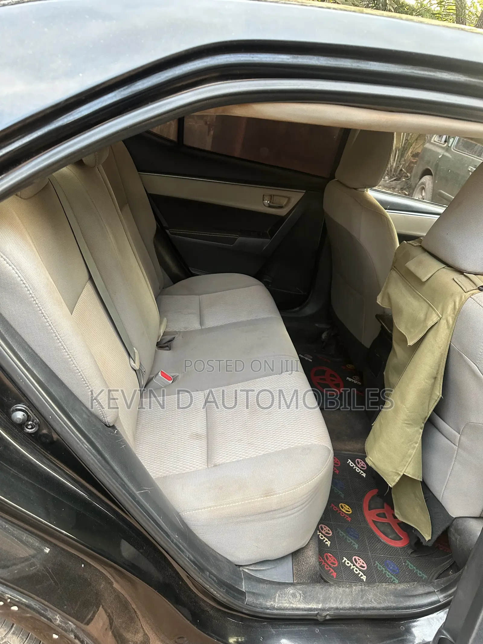 Toyota Corolla LE 4dr Sedan (1.8L 4cyl CVT) 2015 Black