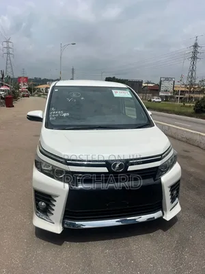 Toyota Voxy ZS 4WD 8-Seater 2015 White