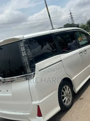 Toyota Voxy ZS 4WD 8-Seater 2015 White