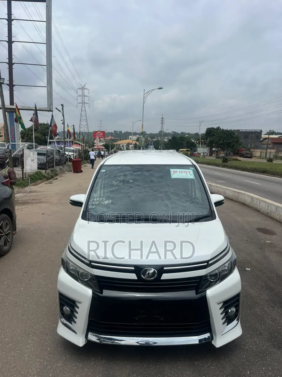 Toyota Voxy ZS 4WD 8-Seater 2015 White