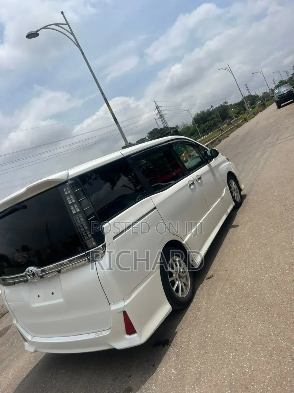 Toyota Voxy ZS 4WD 8-Seater 2015 White