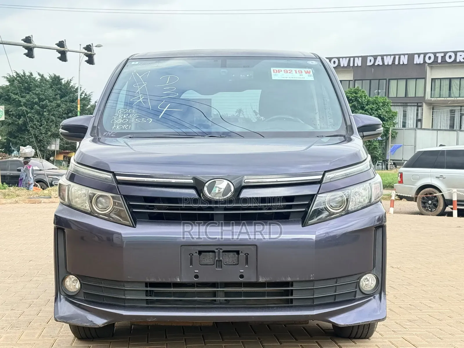 Toyota Voxy V 2WD 8-Seater 2014