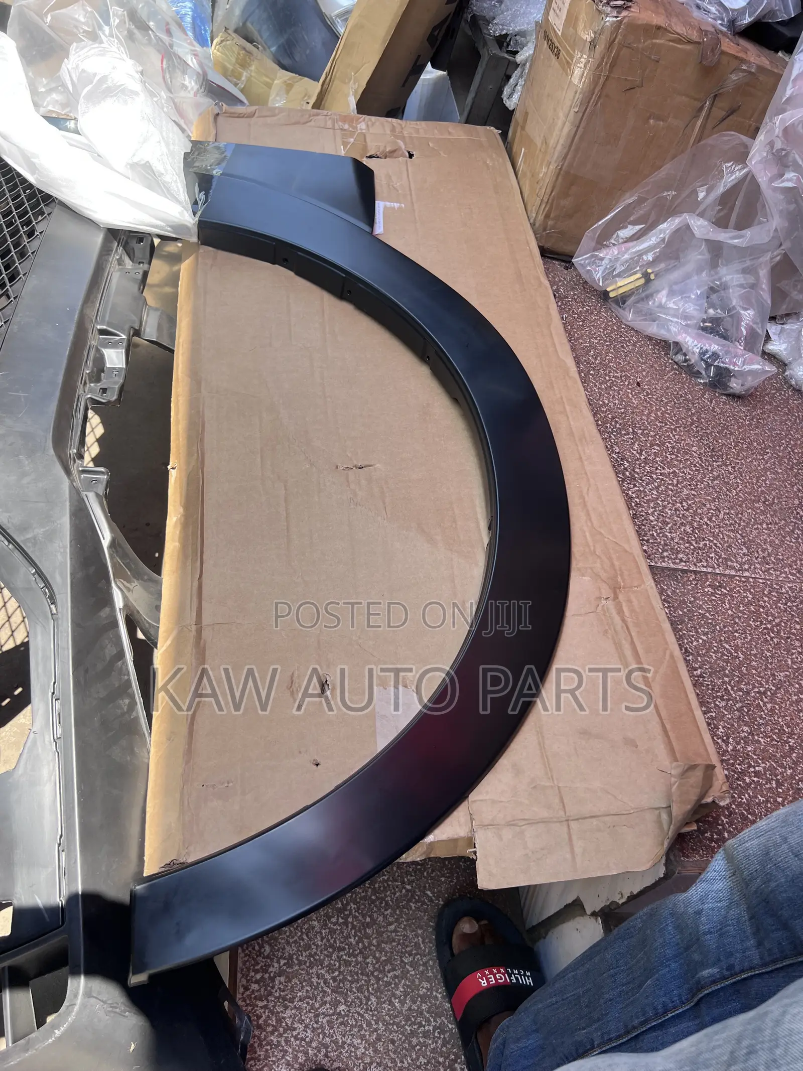 2010,2012,2013,2014,2015,2016 Fender Moulding for Mitsubishi Pajero