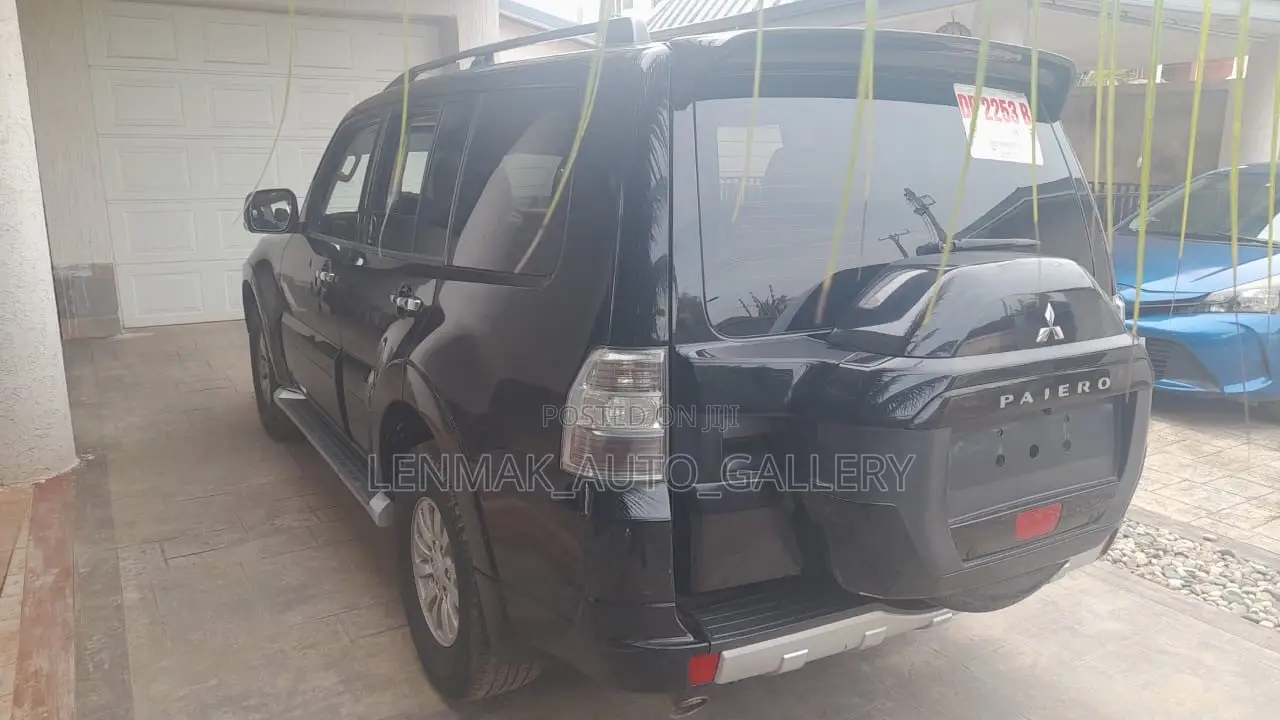 Mitsubishi Pajero 2015 Black
