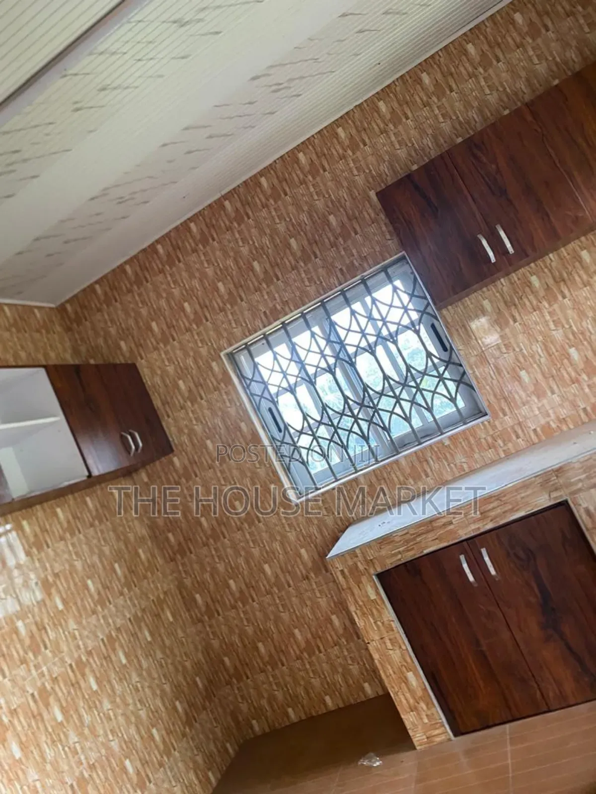 3bdrm House in Akyem Road, Tarkwa Nsuaem for rent