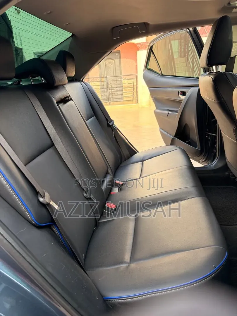 Toyota Corolla XSE 4dr Sedan (1.8L 4cyl CVT) 2017 Gray