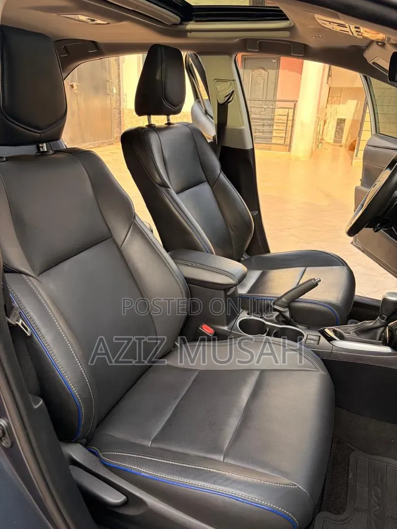 Toyota Corolla XSE 4dr Sedan (1.8L 4cyl CVT) 2017 Gray