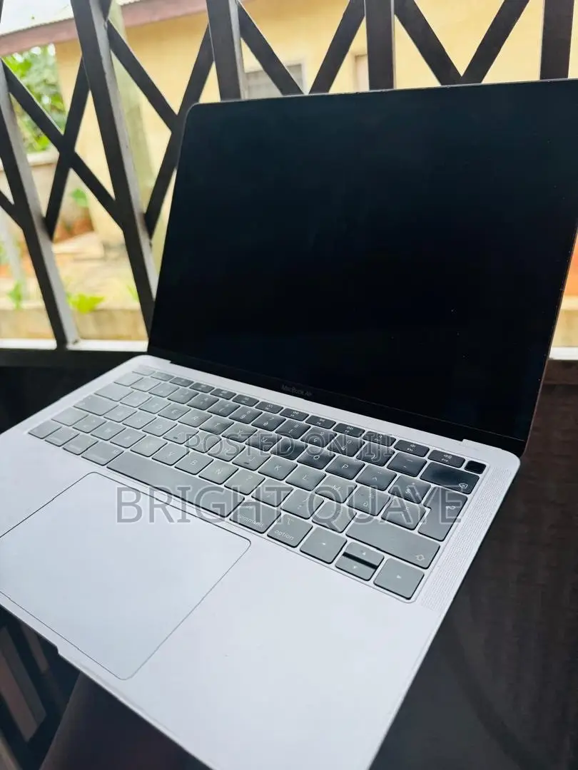 Laptop Apple MacBook 2018 8GB Intel Core i5 SSD 128GB