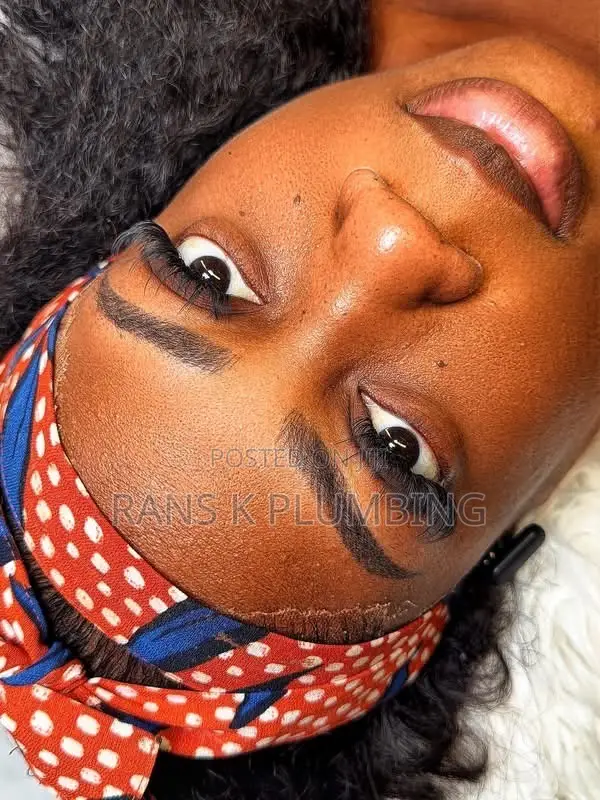 Makeup Nails Artist