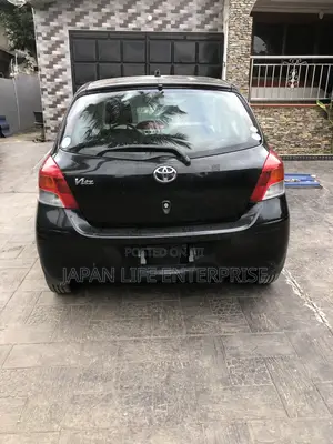 Toyota Vitz 2010 Black