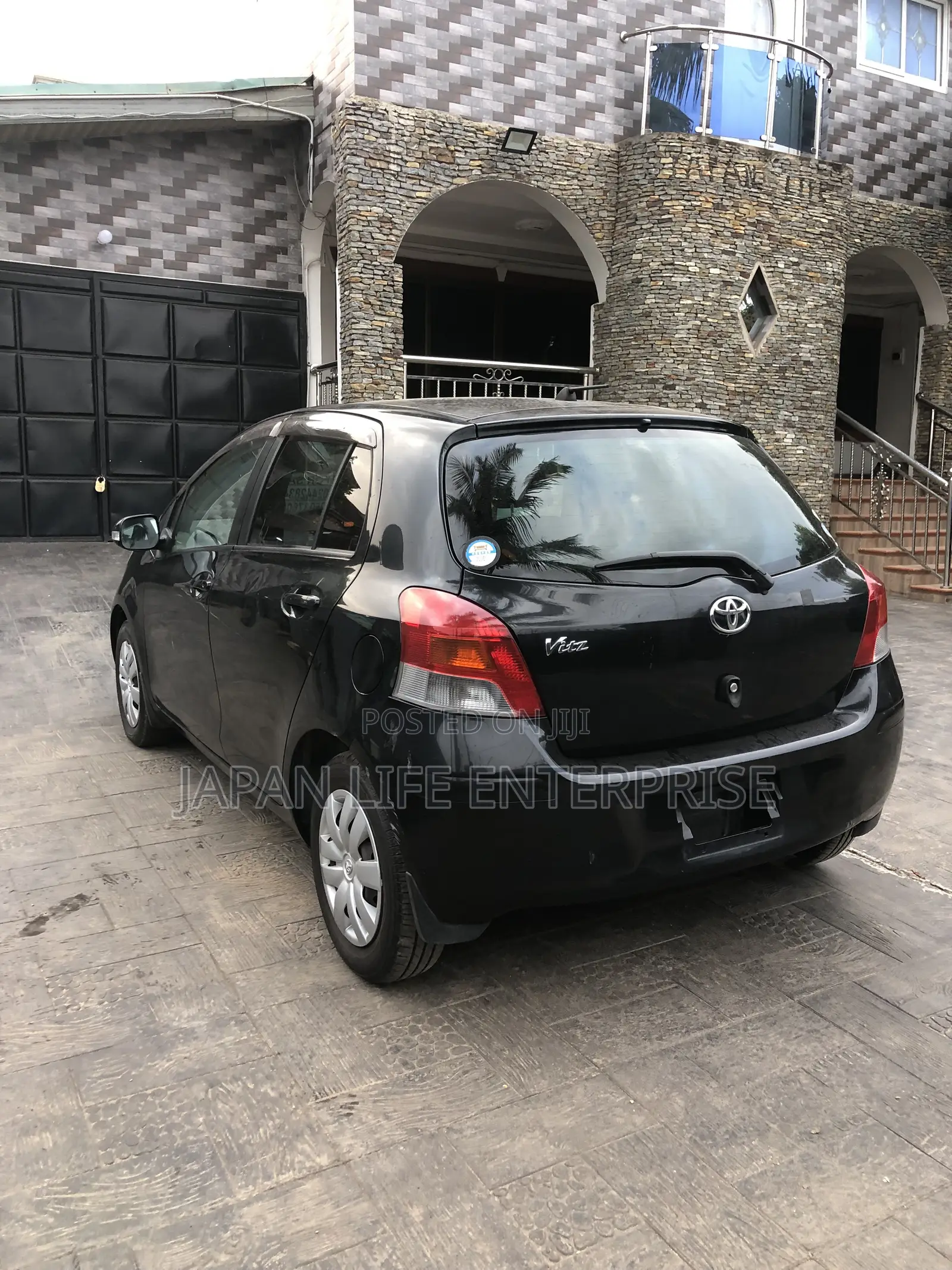 Toyota Vitz 2010 Black