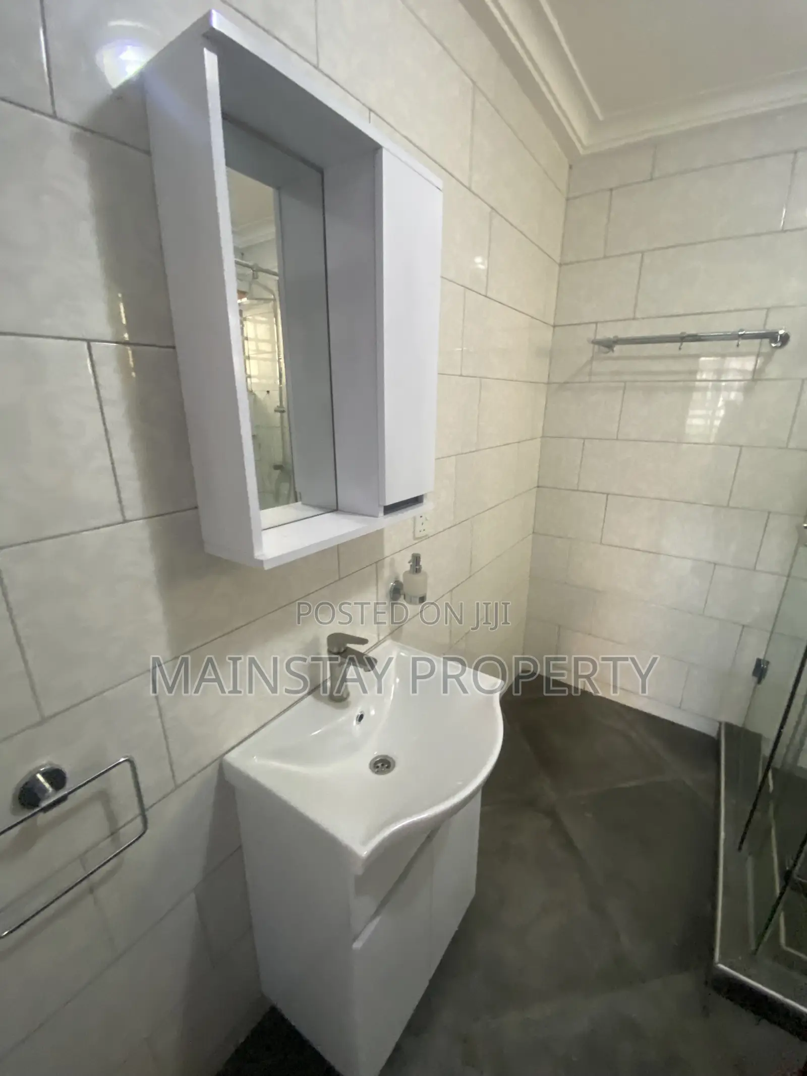 3bdrm House in Mainstay Estates, Airport Residential Area for rent