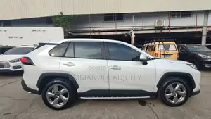 Toyota RAV4 2021 White