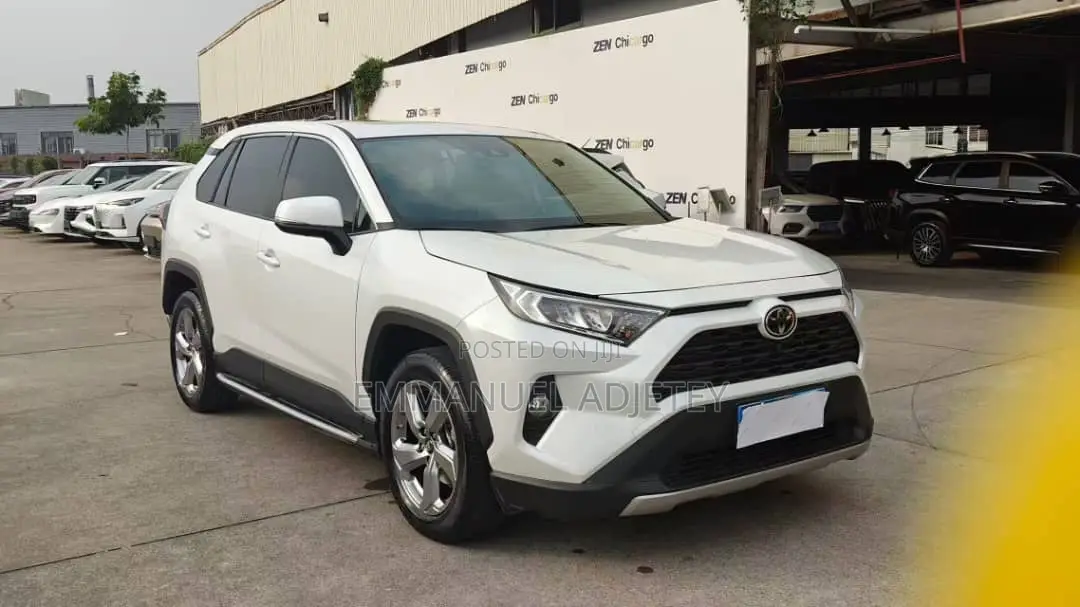 Toyota RAV4 2021 White
