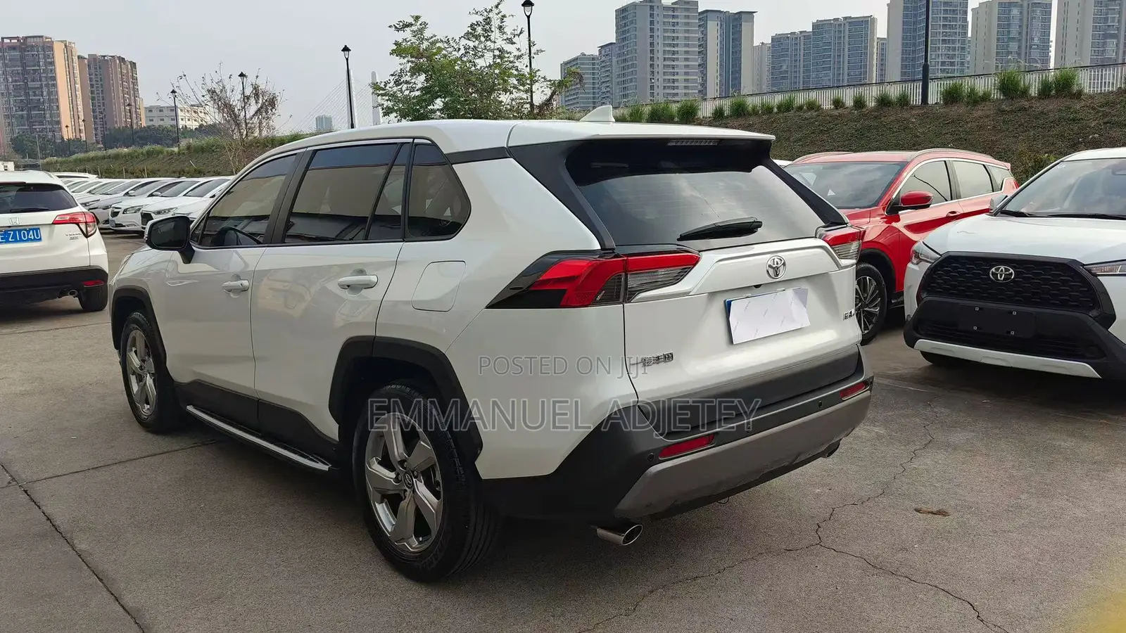 Toyota RAV4 2021 White