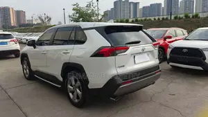 Toyota RAV4 2021 White
