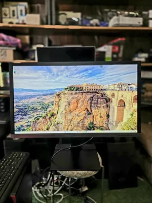 Samsung U28E850R 28" UHD Monitor, 1ms, 60Hz, FreeSync, Swivel