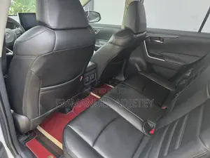 Toyota RAV4 2021 White