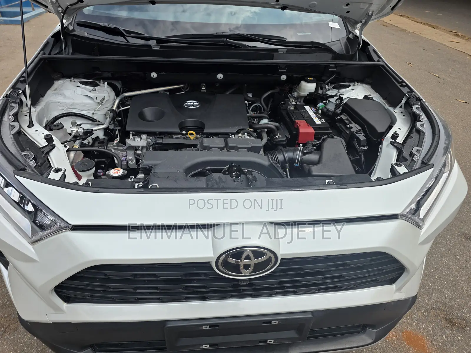 Toyota RAV4 2021 White