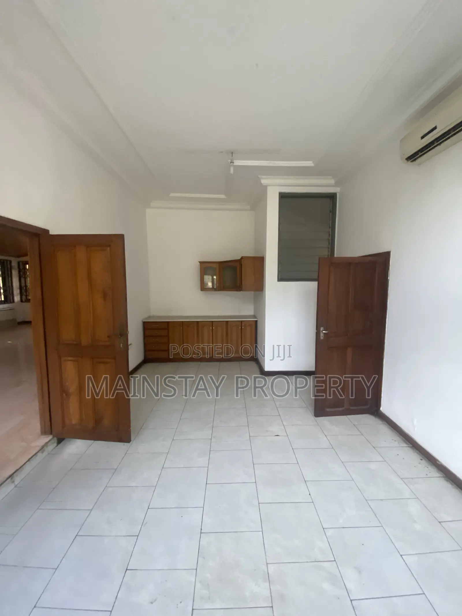 7bdrm House in Mainstay Estates, Airport Residential Area for rent
