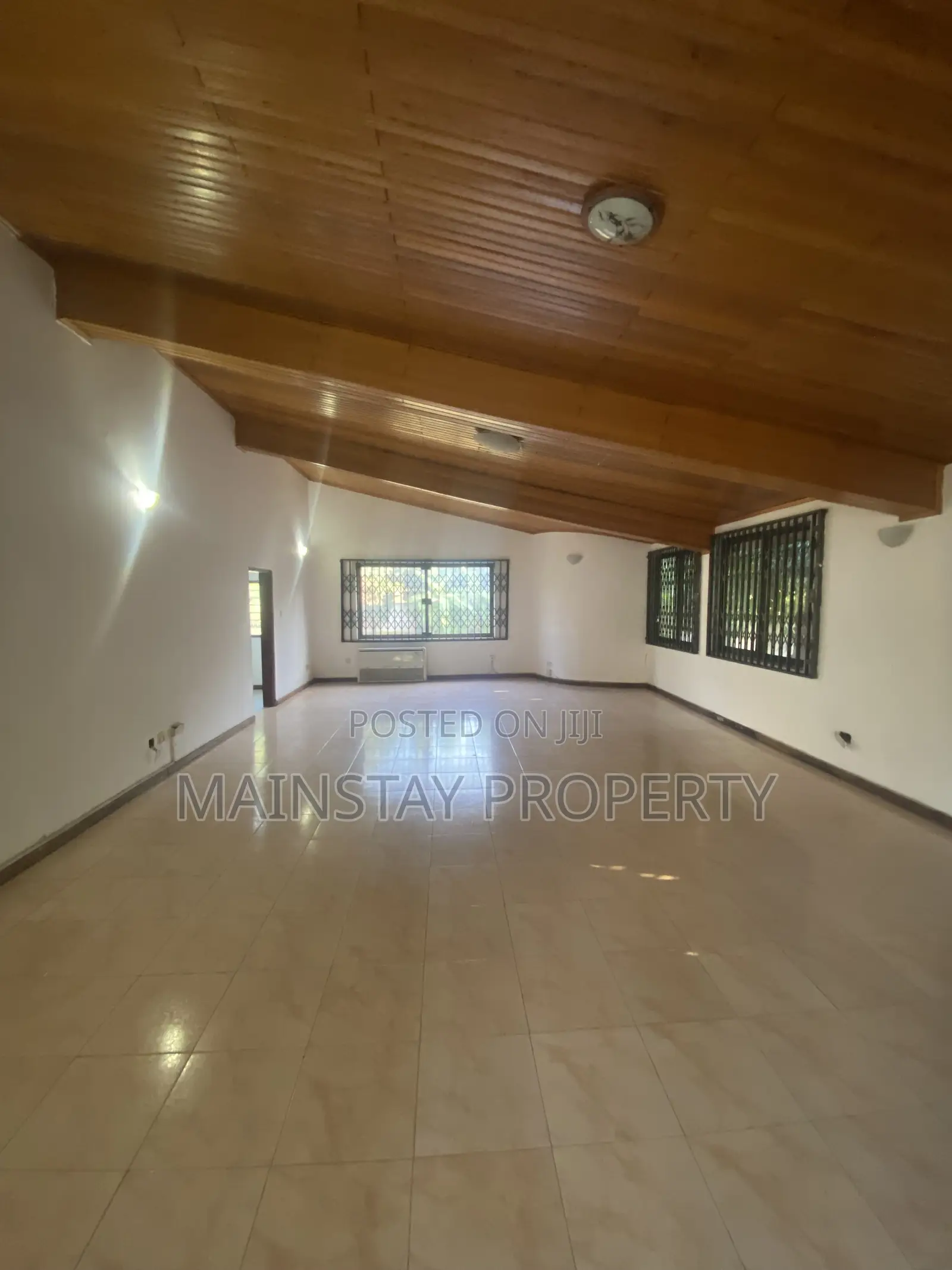 7bdrm House in Mainstay Estates, Airport Residential Area for rent