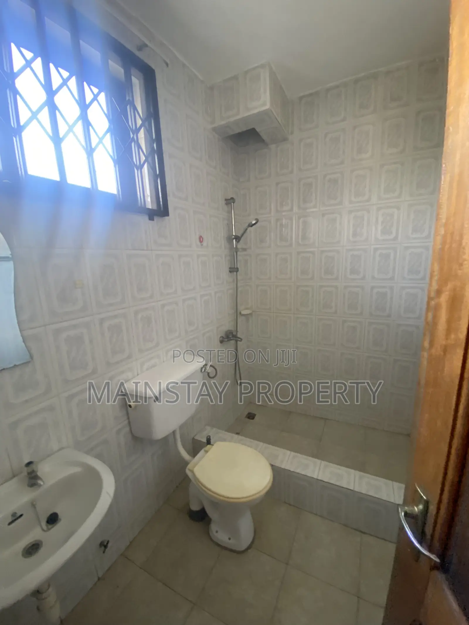 7bdrm House in Mainstay Estates, Airport Residential Area for rent