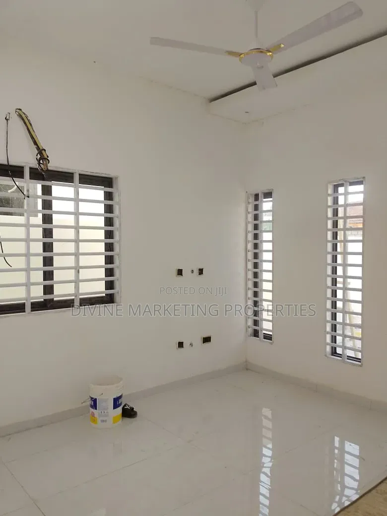 3bdrm House in Manet Area for sale