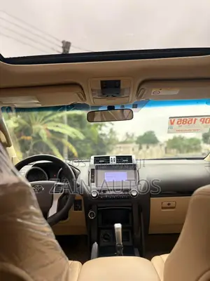 Toyota Land Cruiser Prado 2017 White
