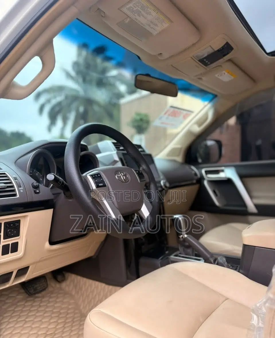 Toyota Land Cruiser Prado 2017 White