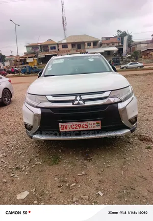Mitsubishi Outlander 2017 White