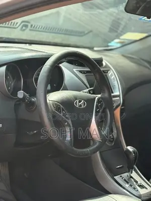 Hyundai Elantra Limited Sedan FWD (1.8L 4cyl 6A) 2013 Silver