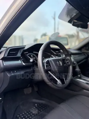 Honda Civic EX Hatchback 2019 White