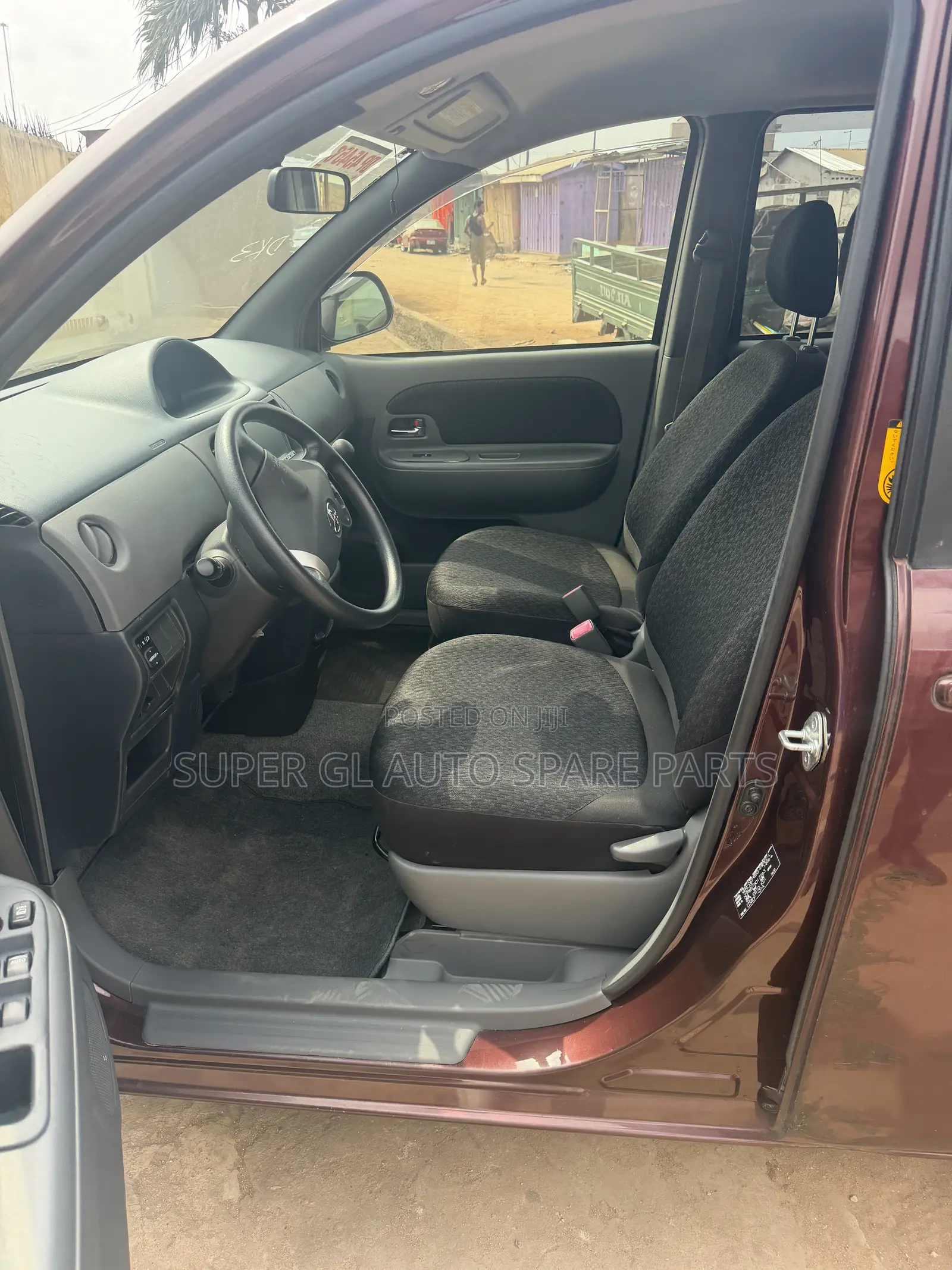 Toyota Sienta 1.5 FWD 2012 Red