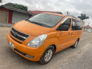 Hyundai Starex 2014 Yellow