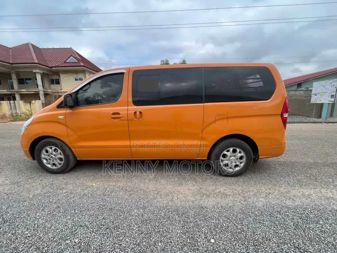 Hyundai Starex 2014 Yellow