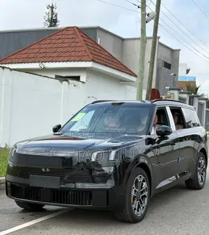 New Lynk & Co 900 2025 Black